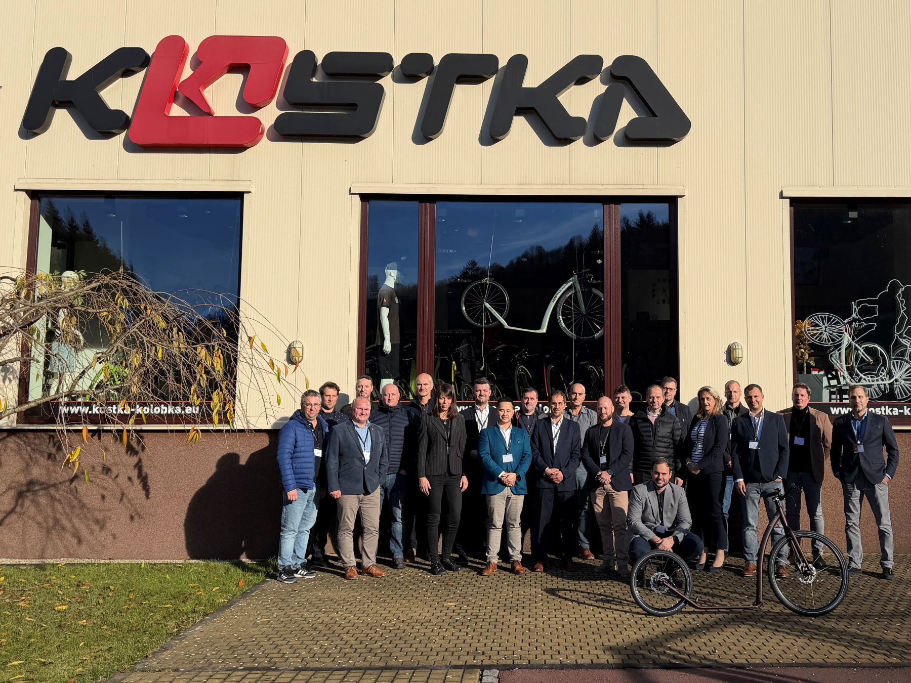 6.11.2025 Firmy z Jesenicka nabíraly zkušenosti u výrobce koloběžek Kostka